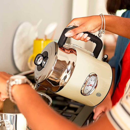 Russell Hobbs Heritage Country Kettle Cream